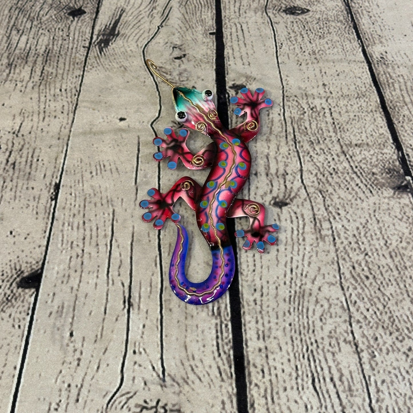 15cm x 8cm Pink Gecko Lizard Metal Tin Wall Hanging Ornament Painted Statue