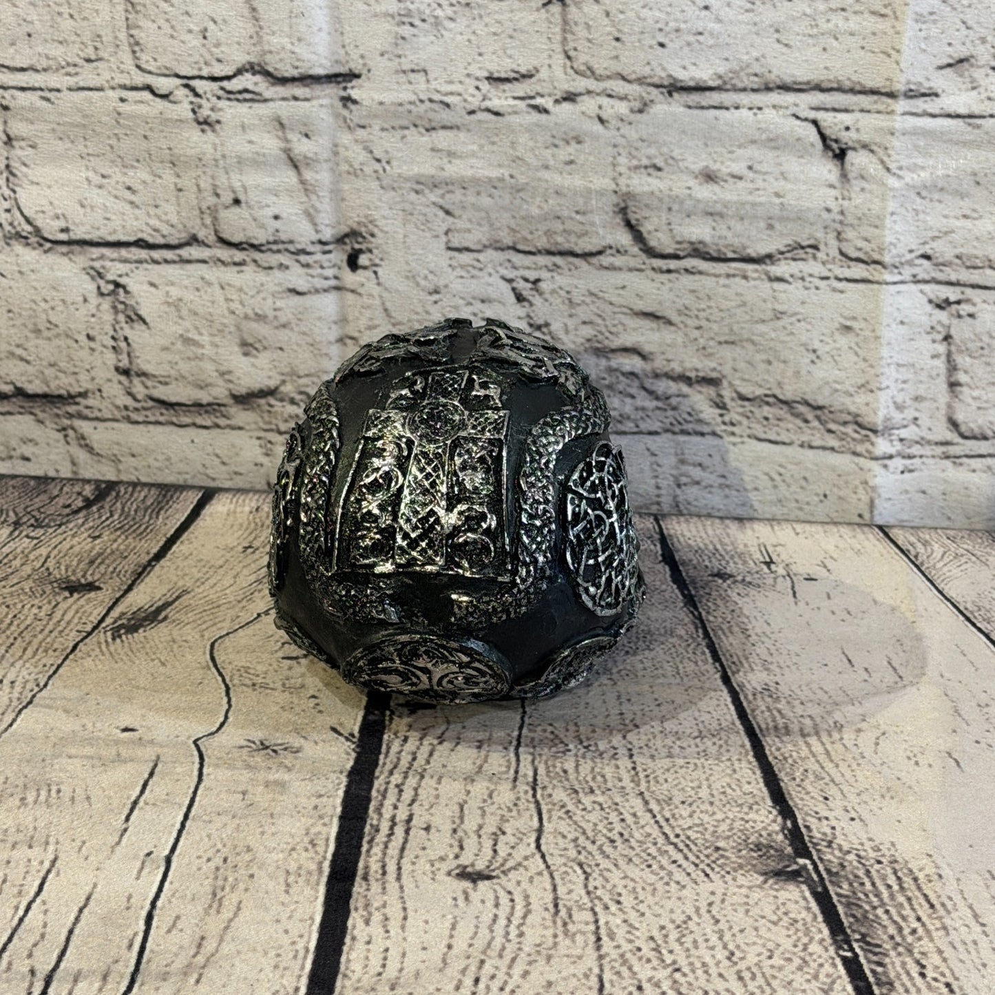 Black Silver 15cm x 10cm Gothic Celtic Knot Skull Crucifix Statue Resin4