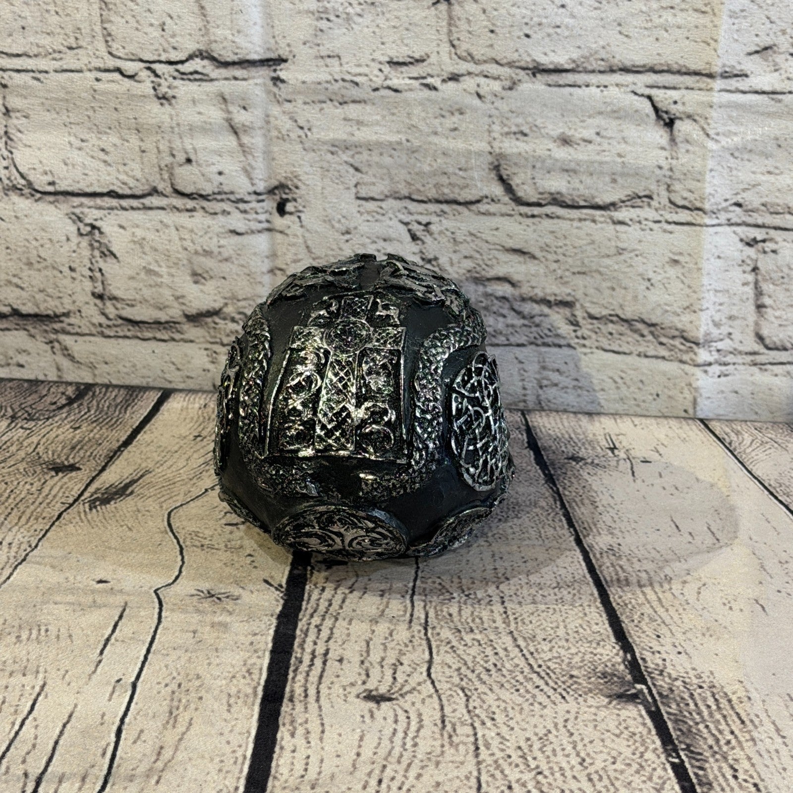 Black Silver 15cm x 10cm Gothic Celtic Knot Skull Crucifix Statue Resin4