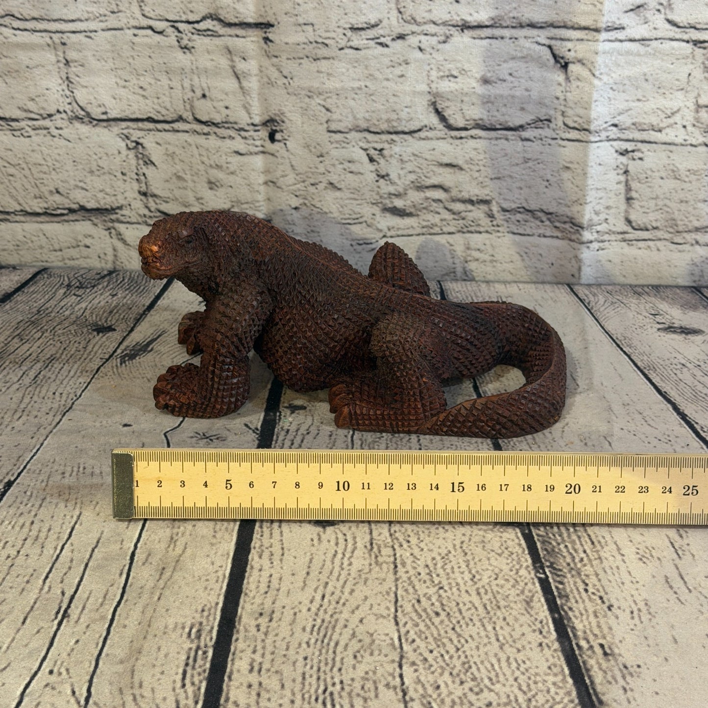 10cm x 20cm Wooden Komodo Dragon Exquisite Detailing Ornament Hand Carved6