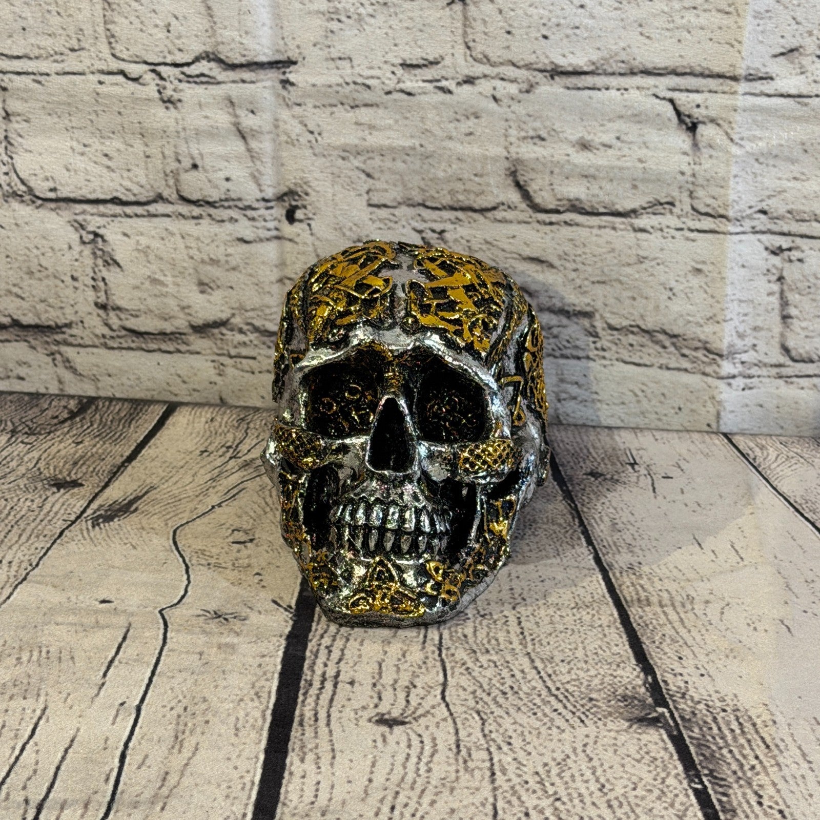 Gold Silver 15cm x 10cm Gothic Celtic Knot Skull Crucifix Statue Resin1