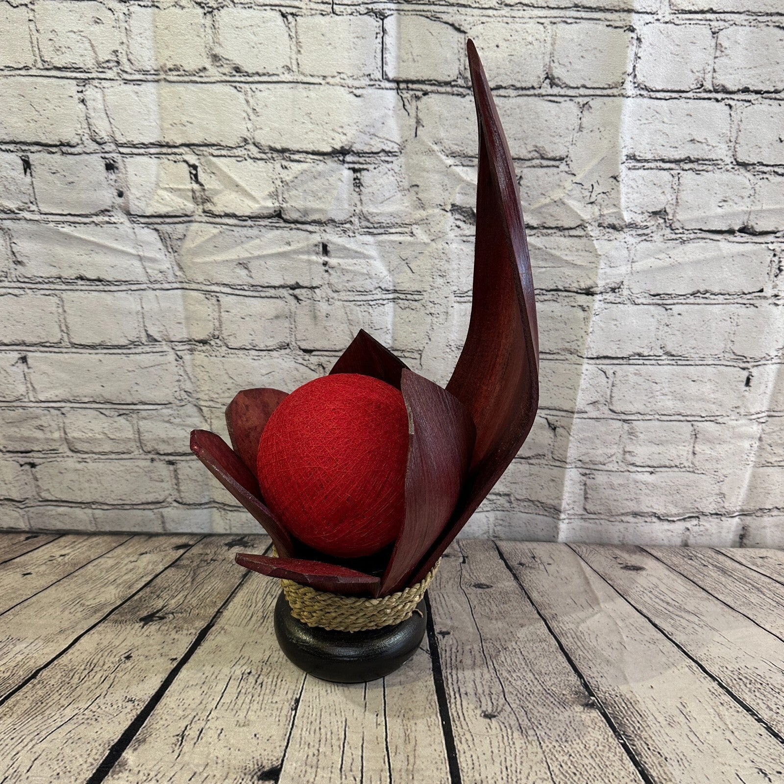 Red Red Leaf Natural 45cm Tall Leaf Lamp Twist LED UK Mains Plug Design 72