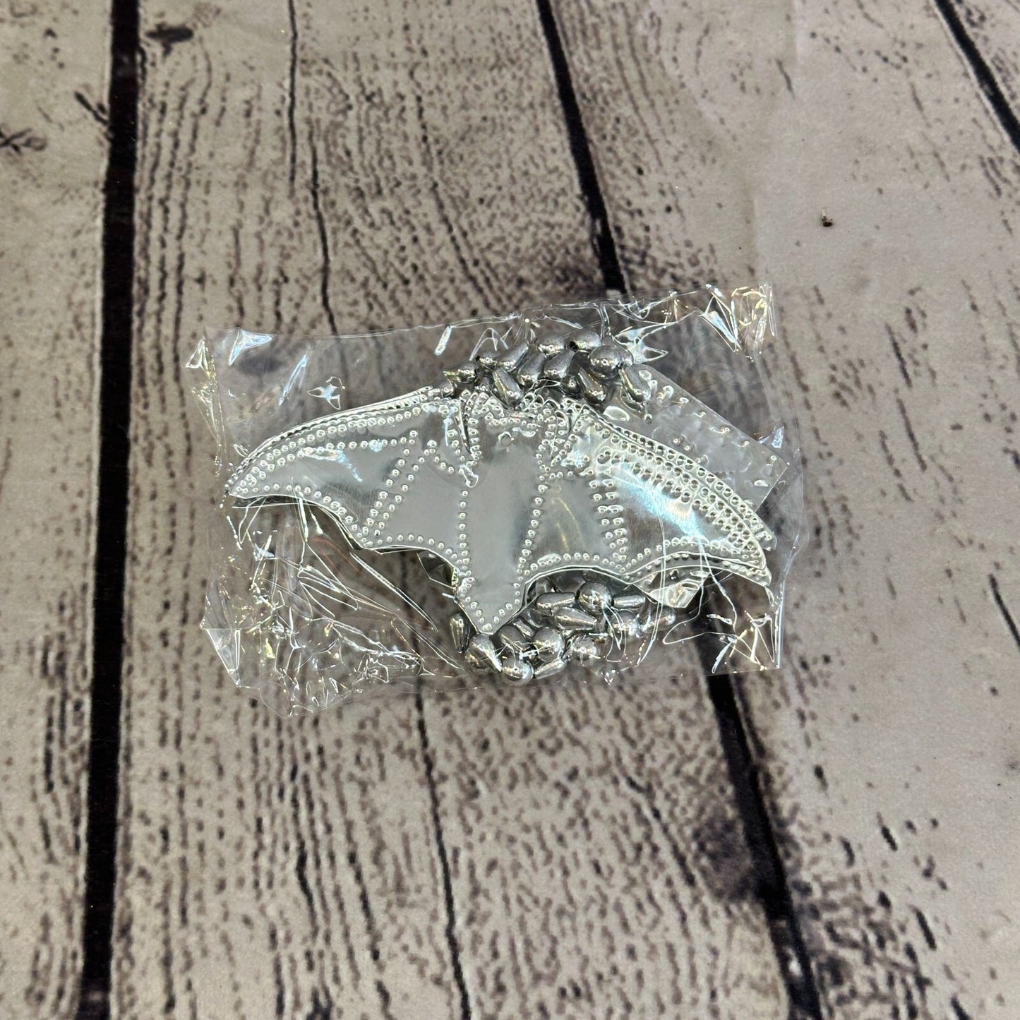 Aluminium Stamped Sitting Bat String Wall Hangings Home Decoration1