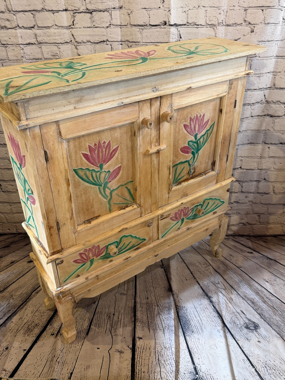 85cm x 80cm Flower 2 Door Long Wooden Side Cabinet Living Storage Furniture2