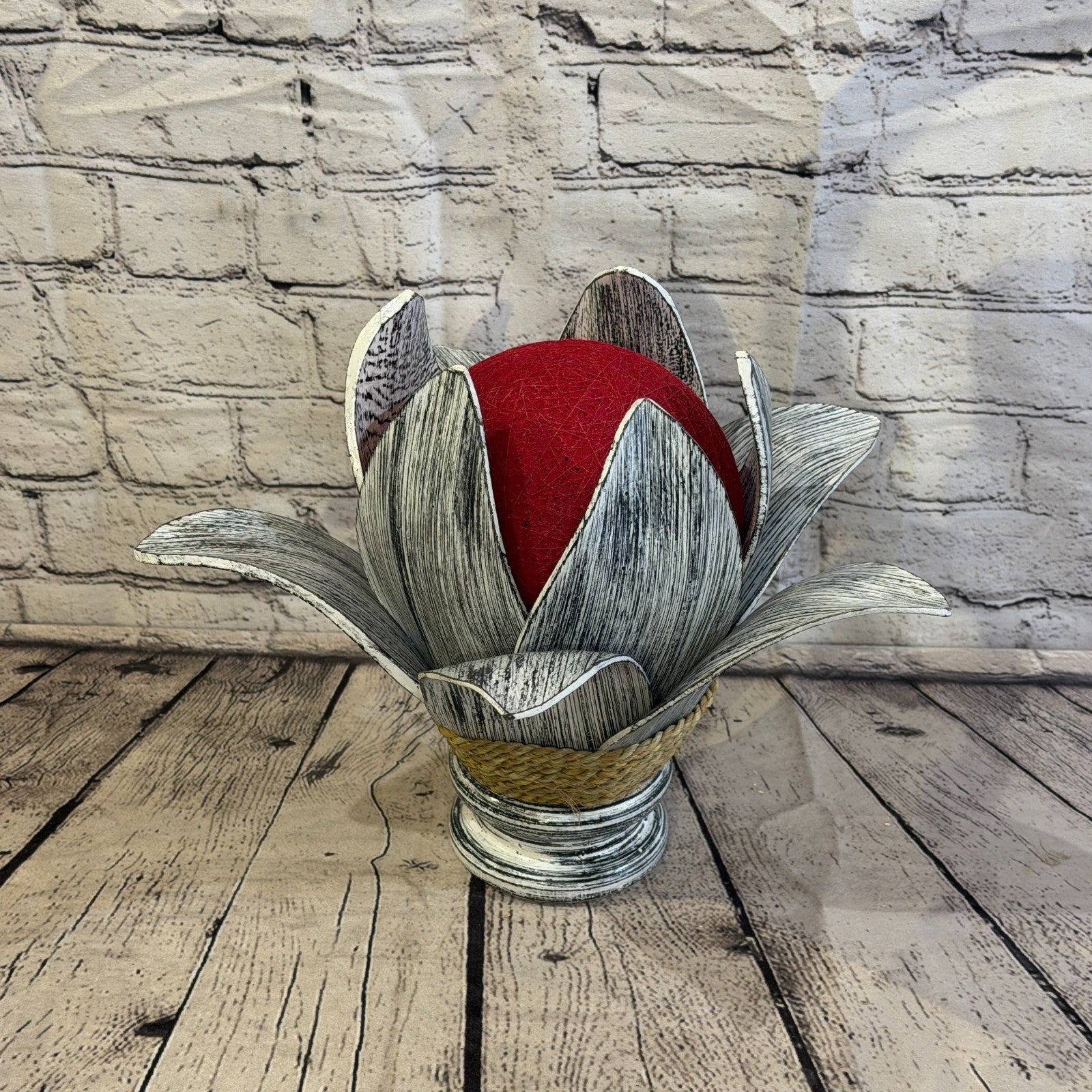 Red Light Silver Natural 25cm Tall Leaf Lamp Twist LED UK Mains Plug Design 92
