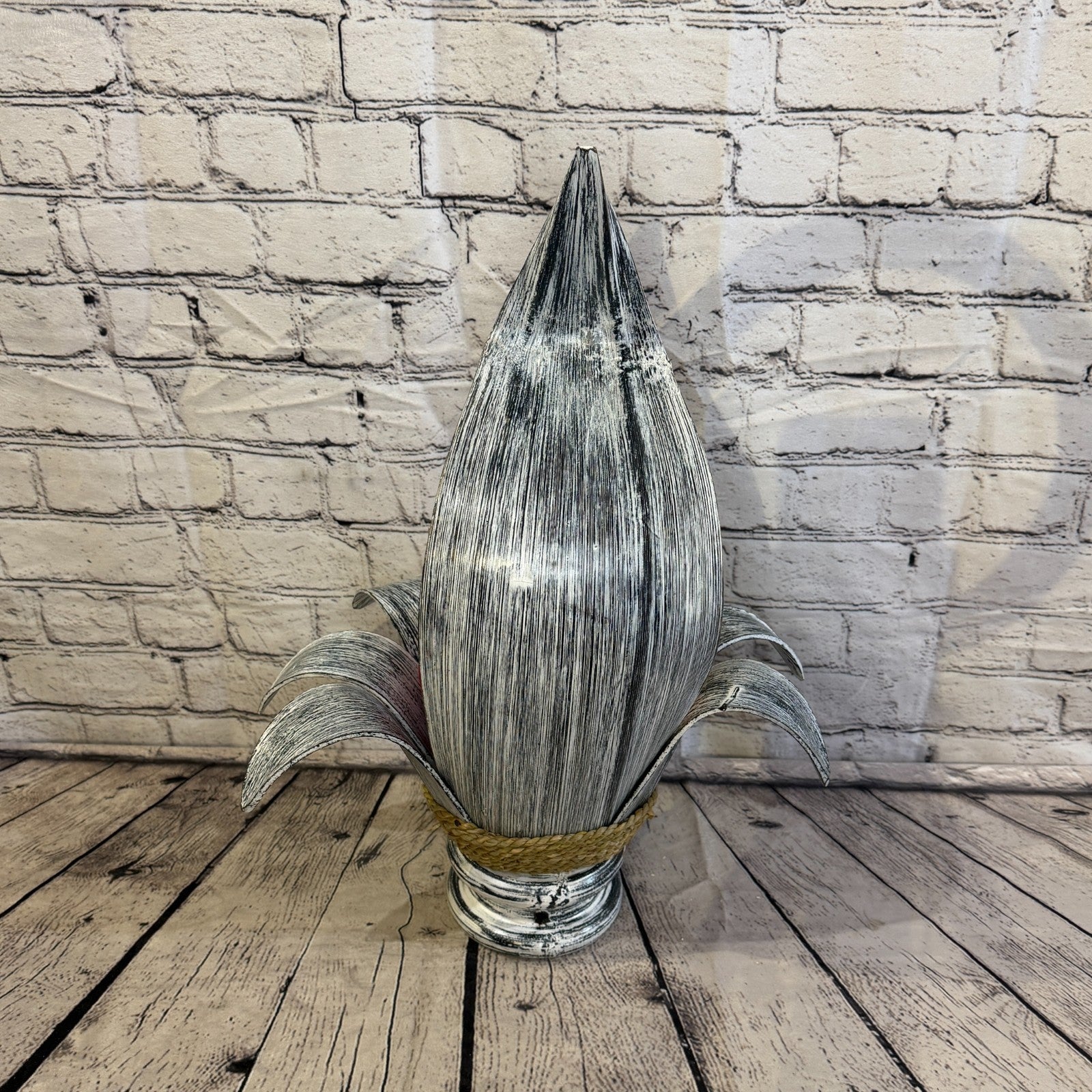 Red Light Silver Natural 50cm Tall Leaf Lamp Twist LED UK Mains Plug Design 74
