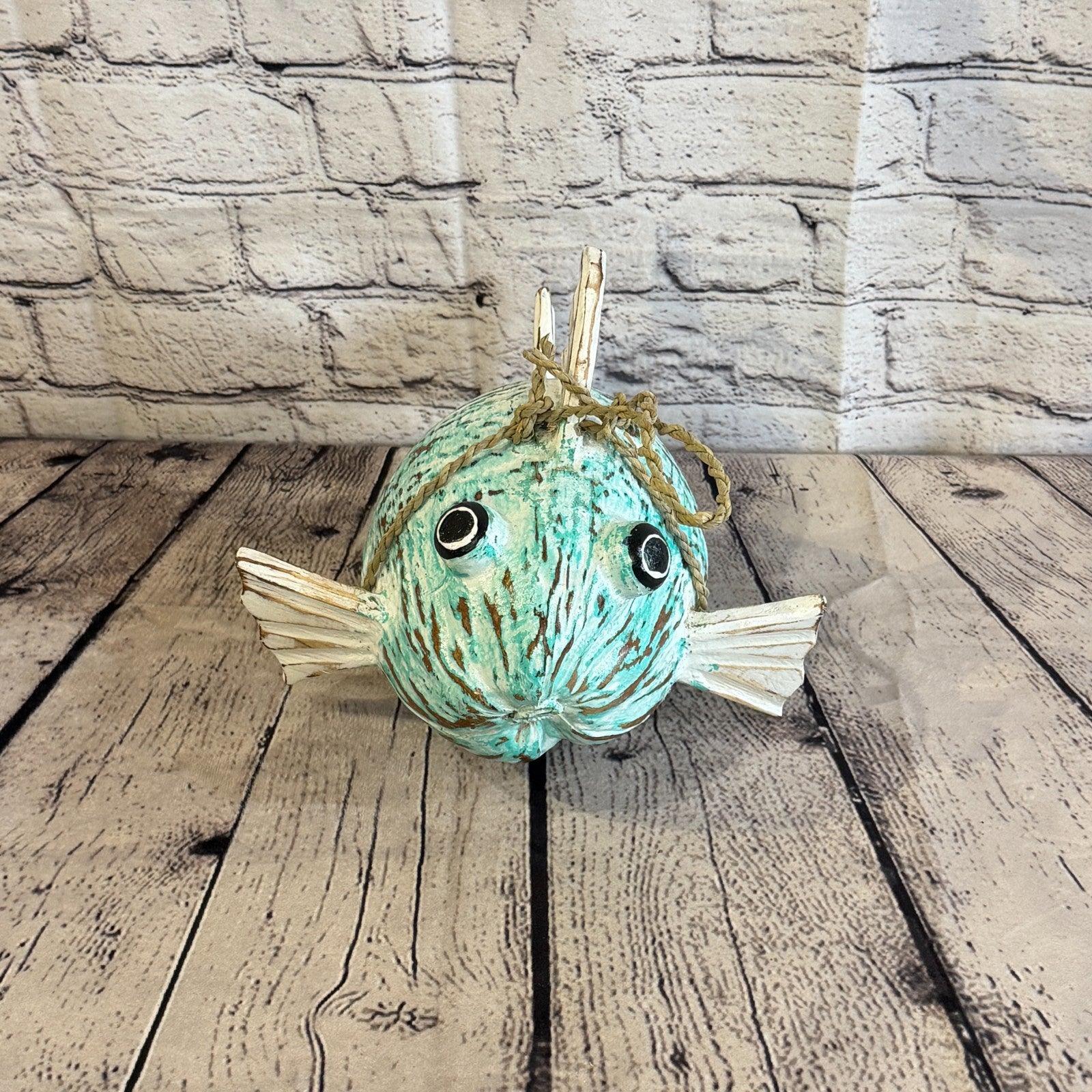 Green White Fins Folk Art Painted Puffer Fish Coconut Shell Ornaments Hanging1