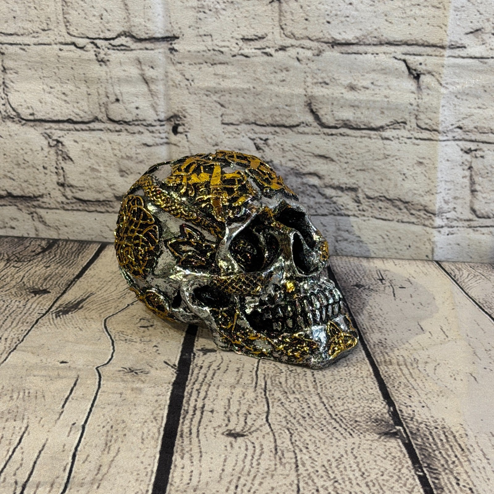 Gold Silver 15cm x 10cm Gothic Celtic Knot Skull Crucifix Statue Resin2