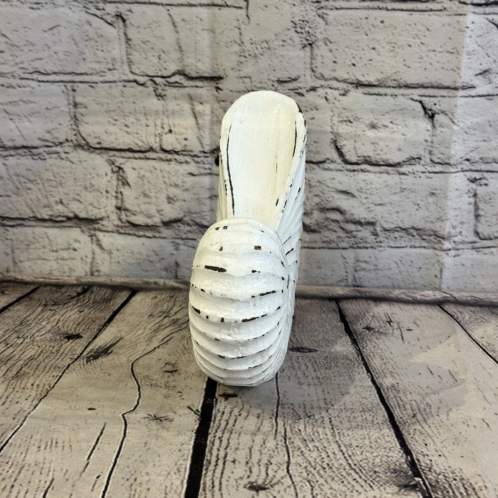 18cm White Shabby Nautilus Shell Ornament Decor Carved Light Wood Parcel Figure1