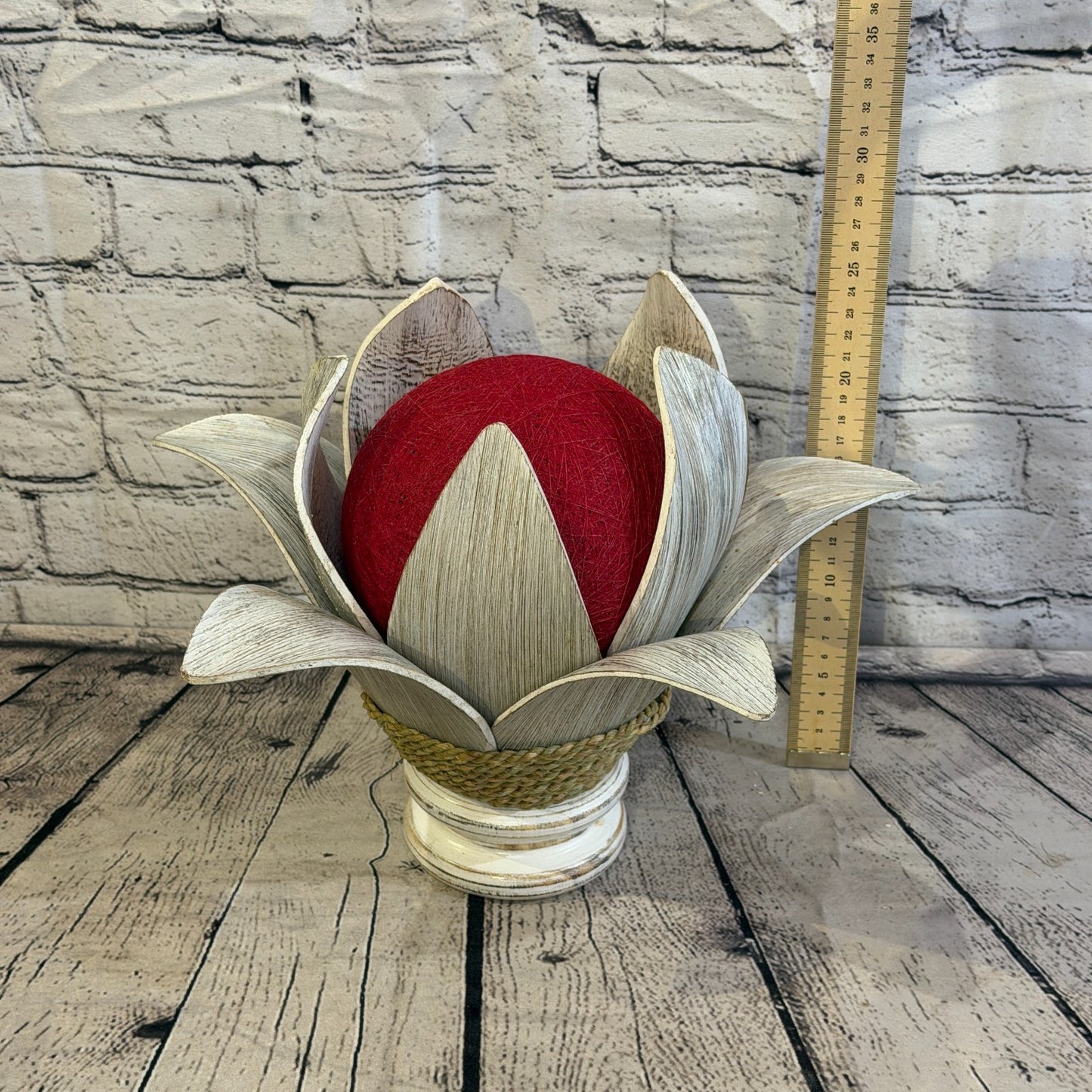 Red Light White Natural 25cm Tall Leaf Lamp Twist LED UK Mains Plug Design 93