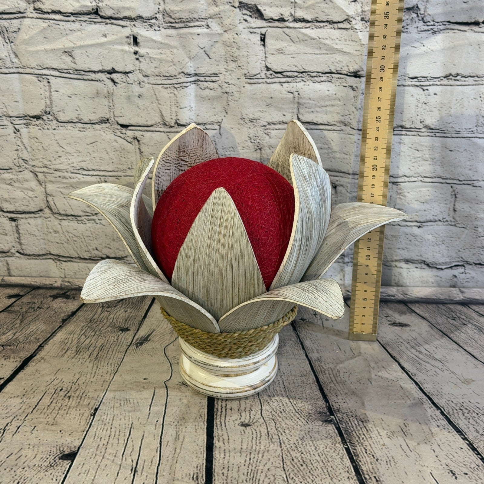 Red Light White Natural 25cm Tall Leaf Lamp Twist LED UK Mains Plug Design 93