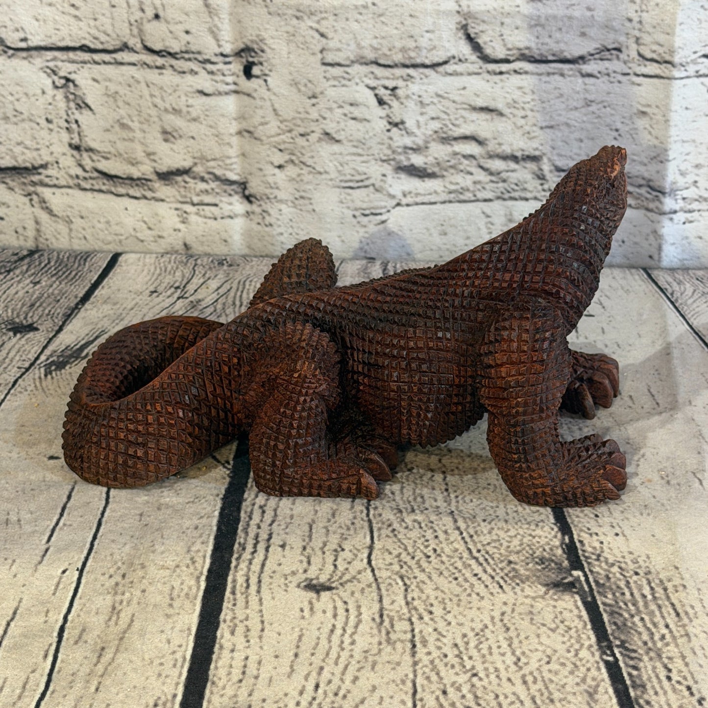 10cm x 20cm Wooden Komodo Dragon Exquisite Detailing Ornament Hand Carved4