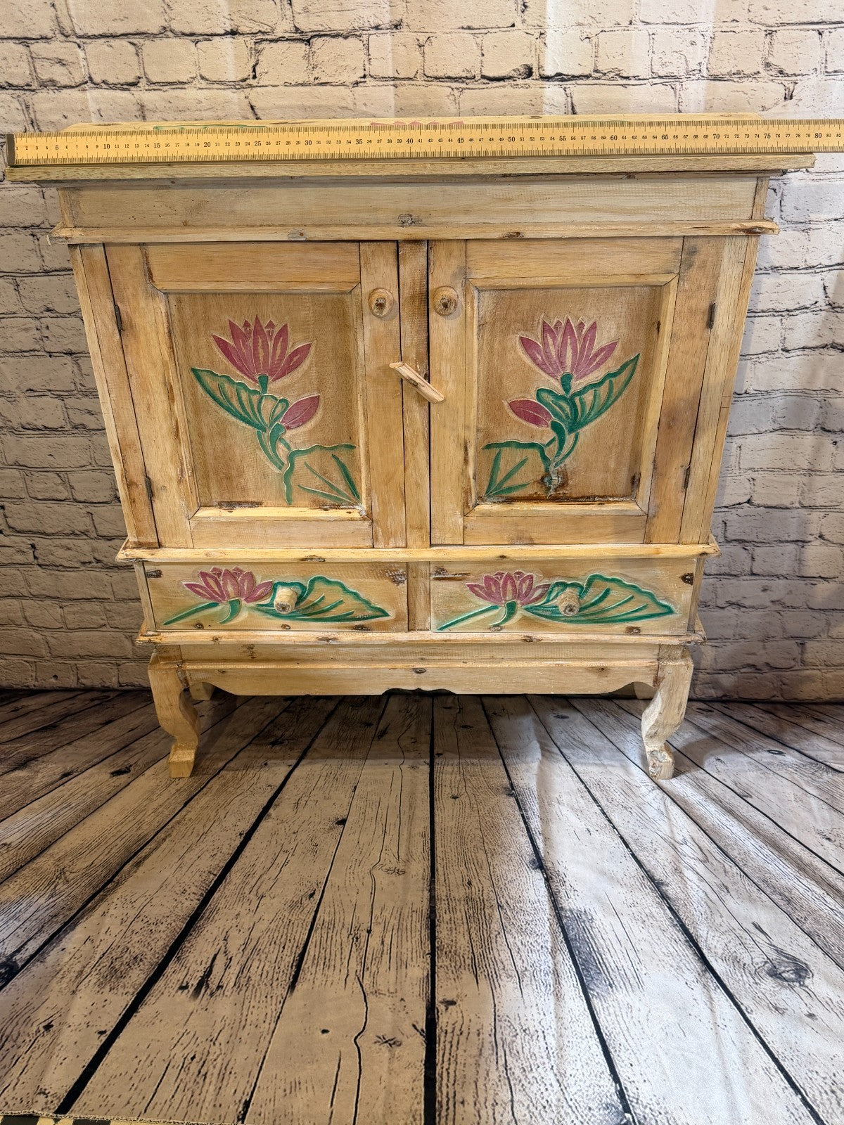 85cm x 80cm Flower 2 Door Long Wooden Side Cabinet Living Storage Furniture7