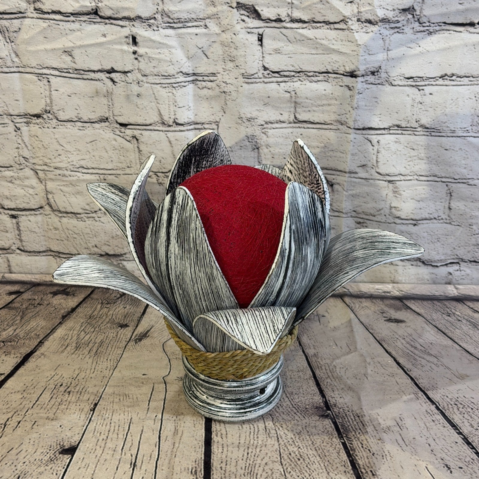 Red Light Silver Natural 25cm Tall Leaf Lamp Twist LED UK Mains Plug Design 90