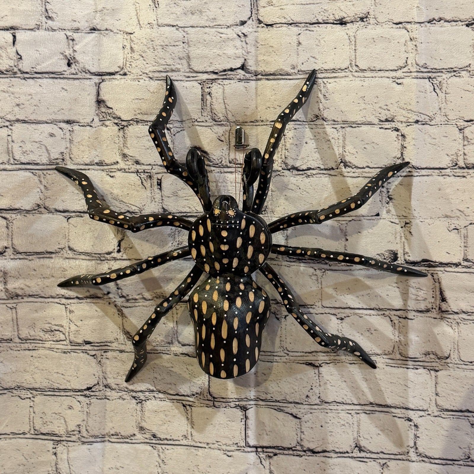 40cm x 30cm Brown Spots Wooden Spider Carving Hand Walking Tarantula Statue2