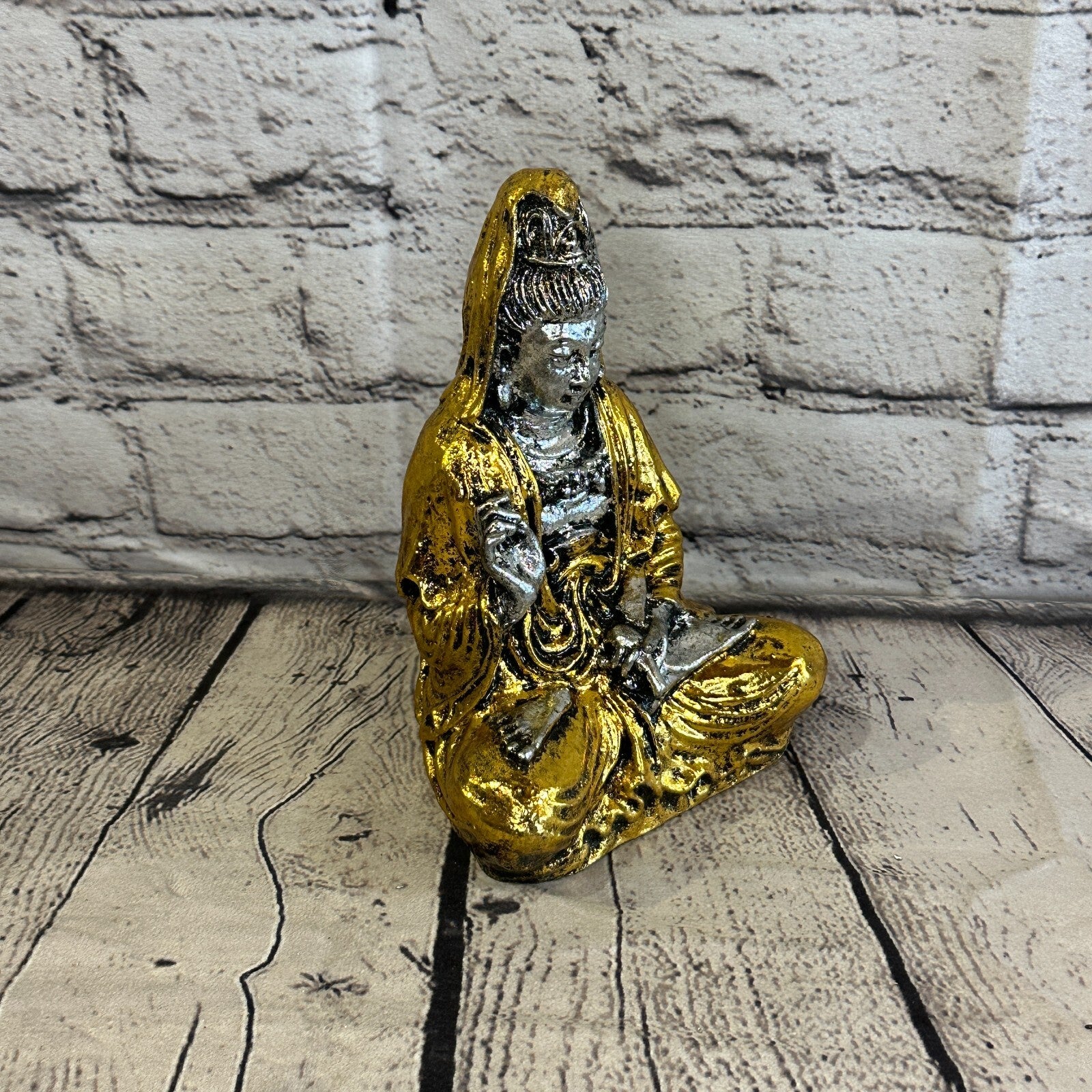 Silver And Gold 18cm x 10cm Small Quan Yin Sitting Lotus Statue Resin Hindu God2