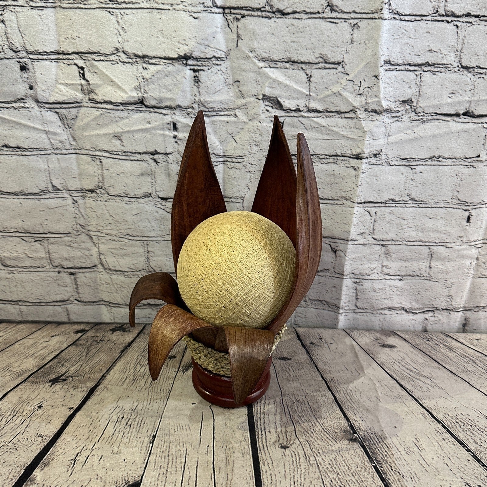 White Light Brown Natural 35cm Tall Leaf Lamp Twist LED UK Mains Plug Design 31