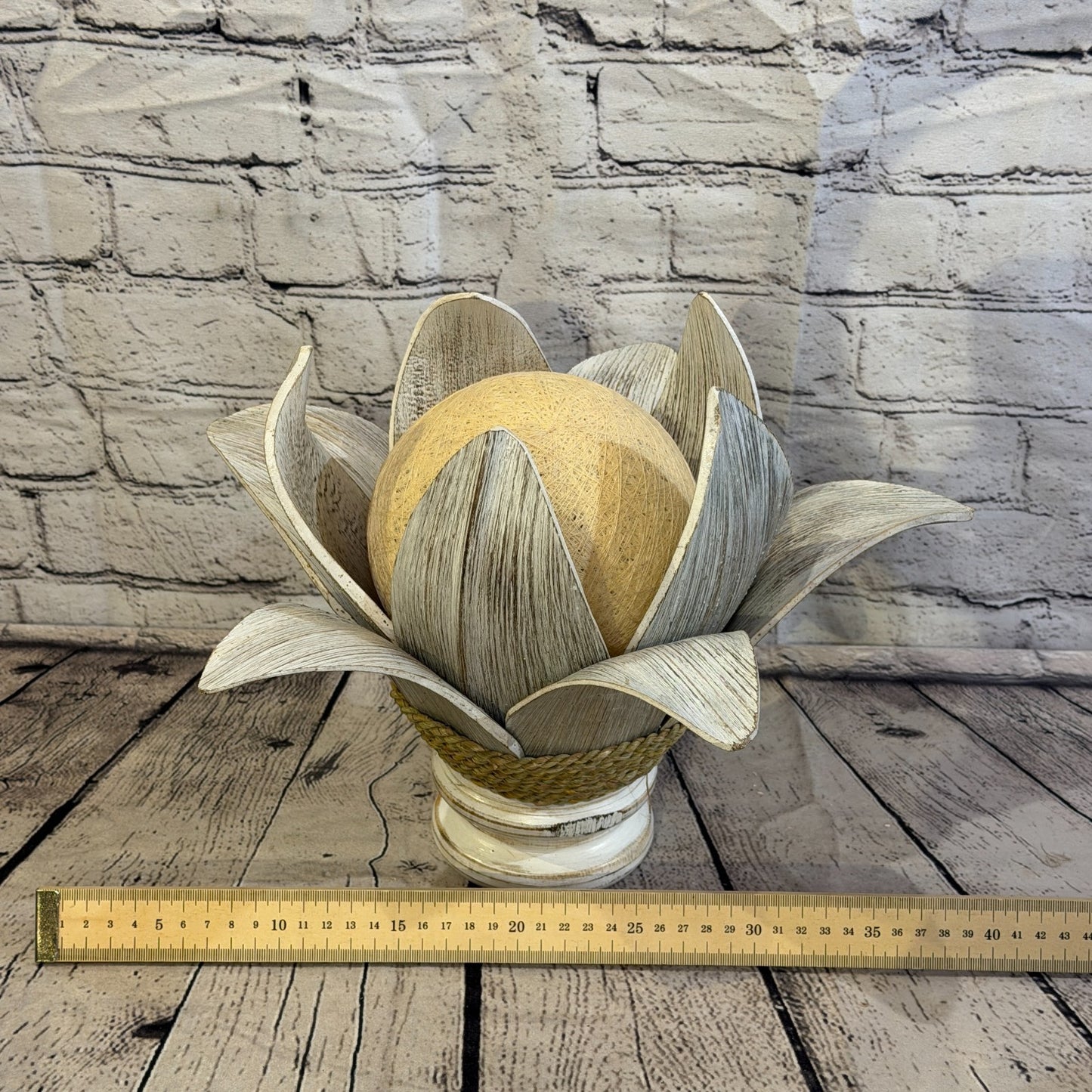White Light White Natural 25cm Tall Leaf Lamp Twist LED UK Mains Plug Design 94
