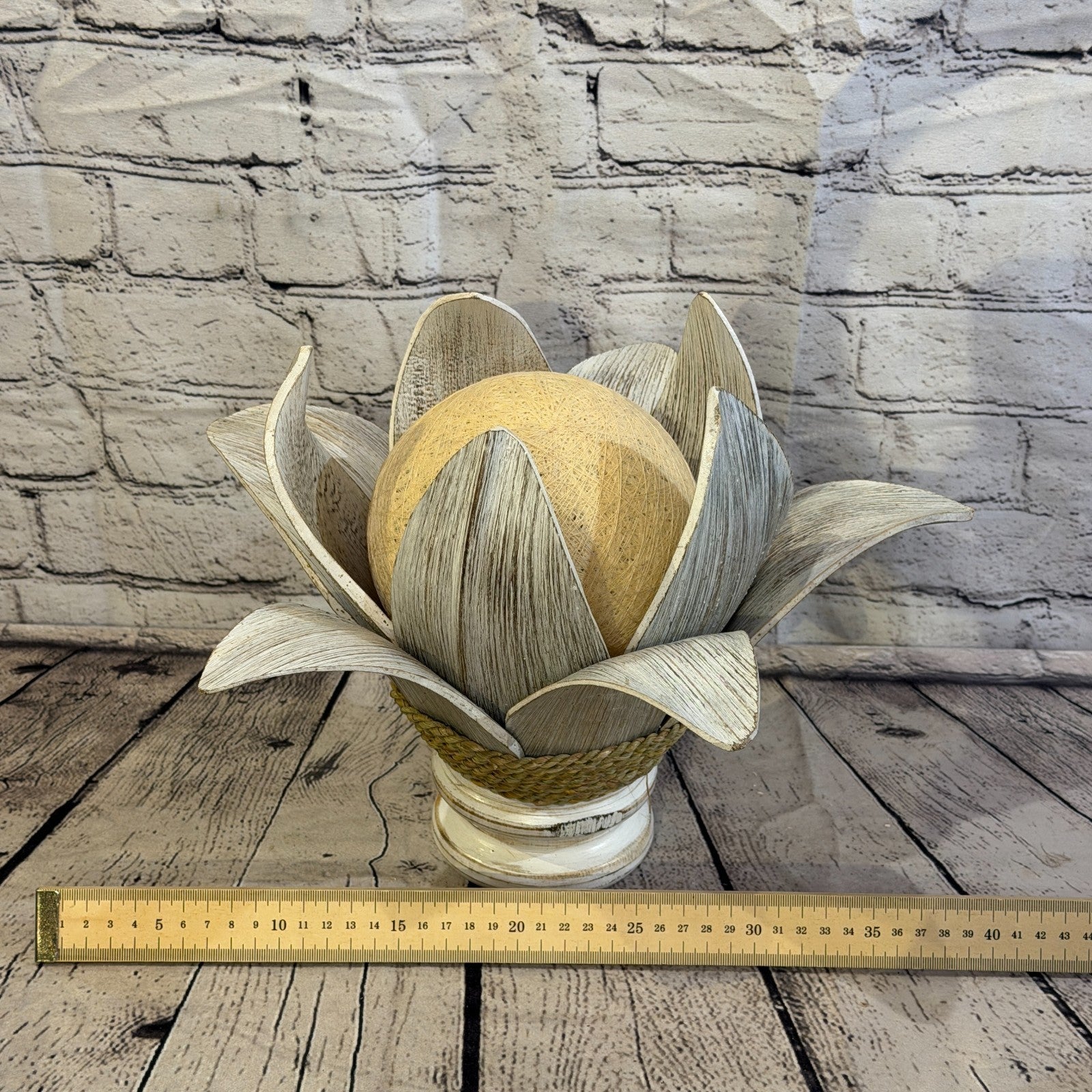 White Light White Natural 25cm Tall Leaf Lamp Twist LED UK Mains Plug Design 94