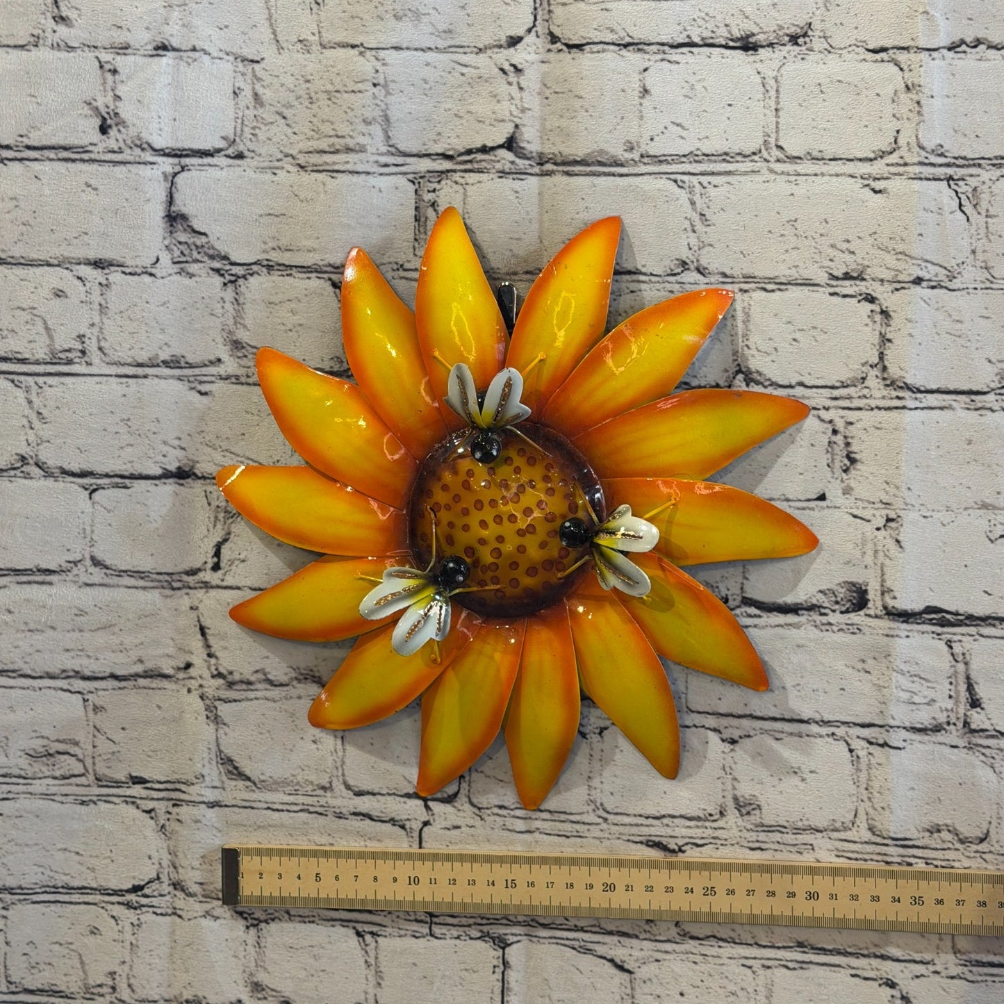 30cm x 30cm Colourful Sunflower Bees Bee Metal Tin Wall Hanging Ornament Statue3