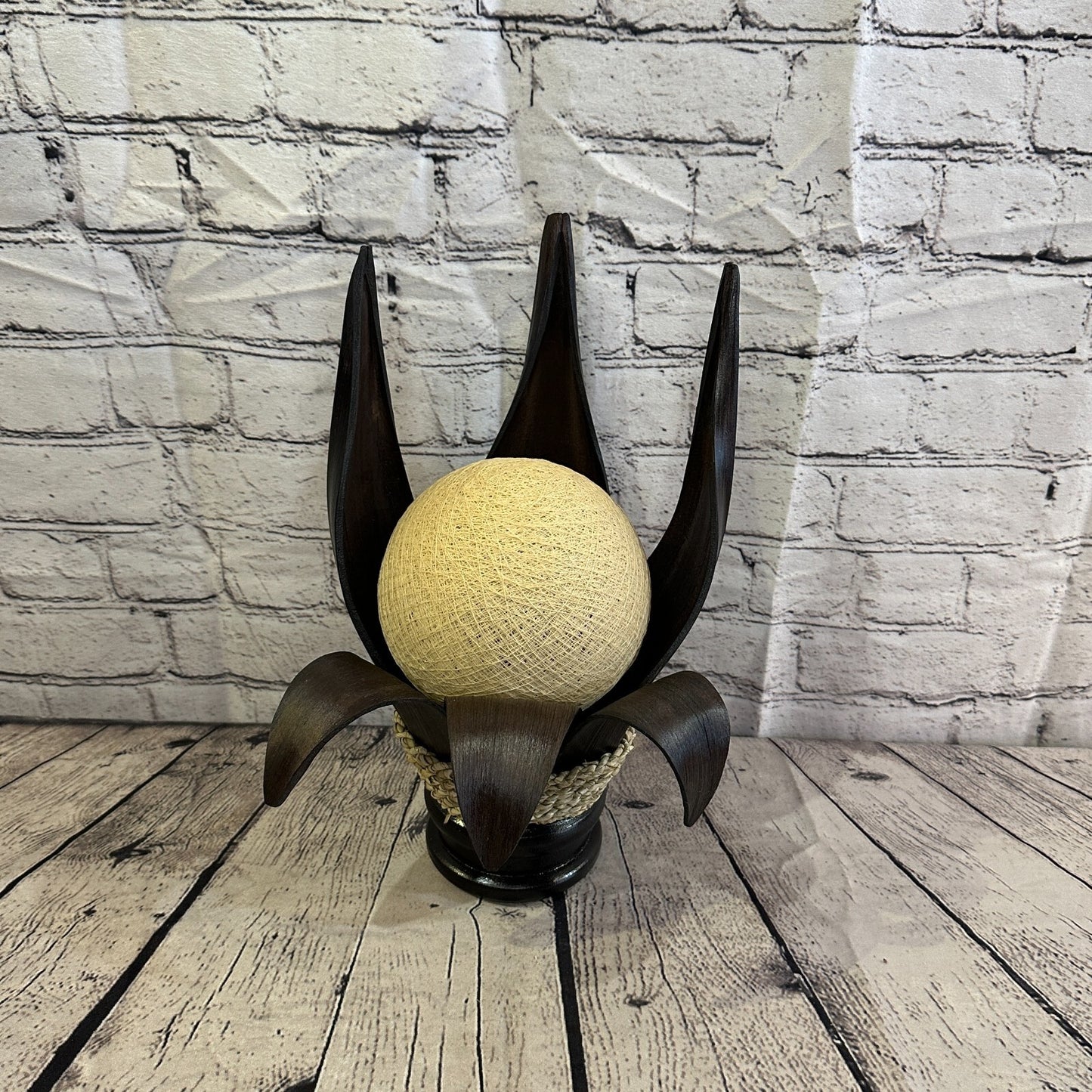 White Dark Brown Natural 35cm Tall Leaf Lamp Twist LED UK Mains Plug Design 30