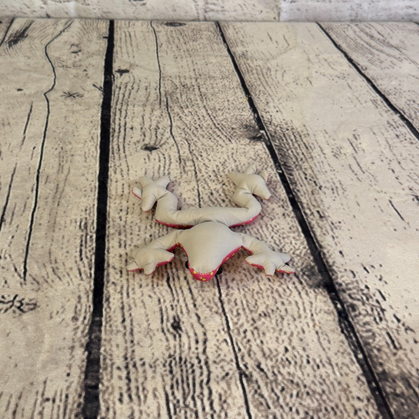 Colourful Sand Animal Frog Toy Party Stocking Filler Stress Relief Fidget 10cm1