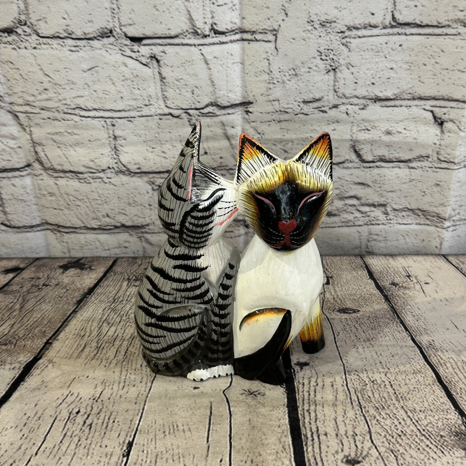 20cm x 15cm Siamese / Grey Style Painted Wooden Hand Carved Kissing Cat Wooden0