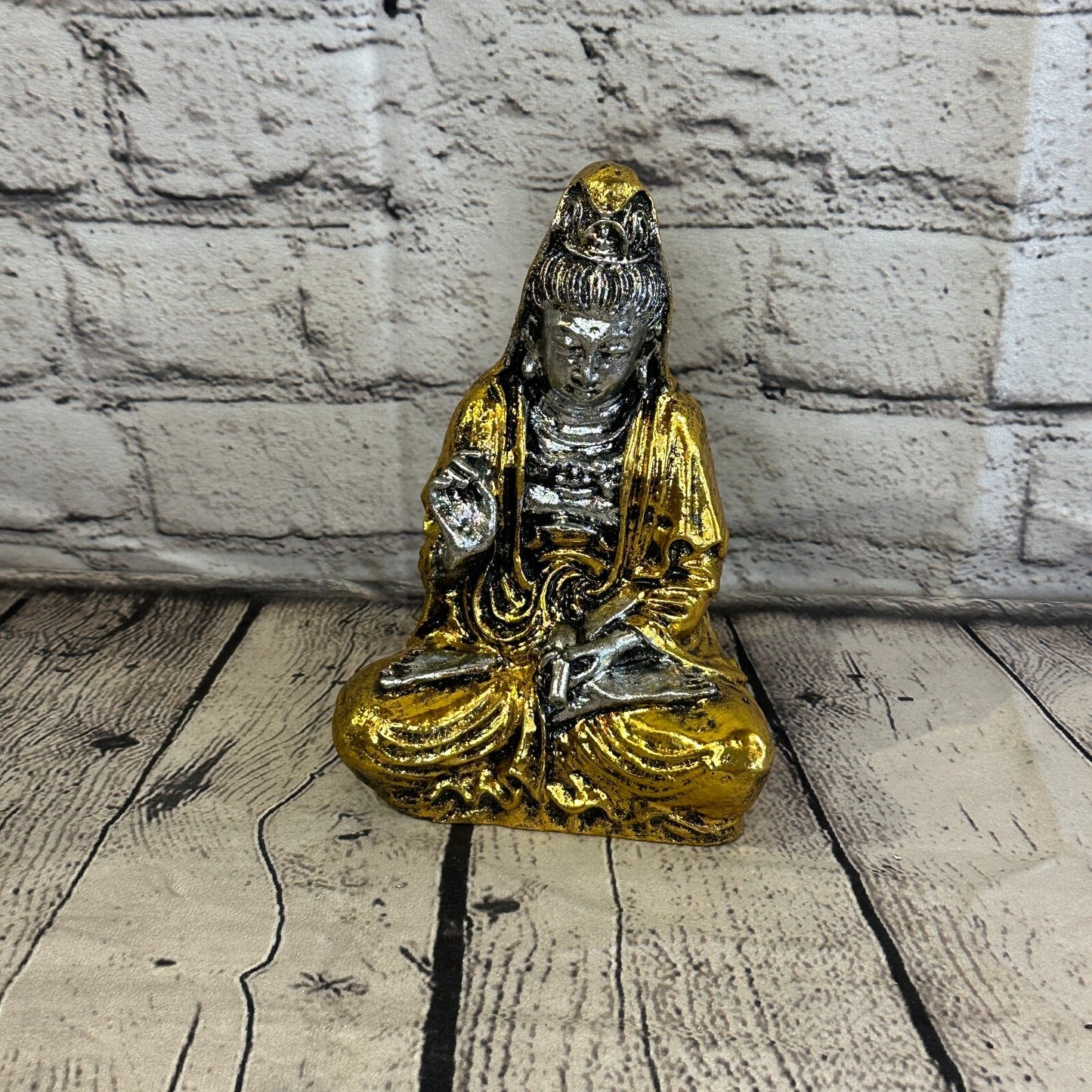 Silver And Gold 18cm x 10cm Small Quan Yin Sitting Lotus Statue Resin Hindu God0