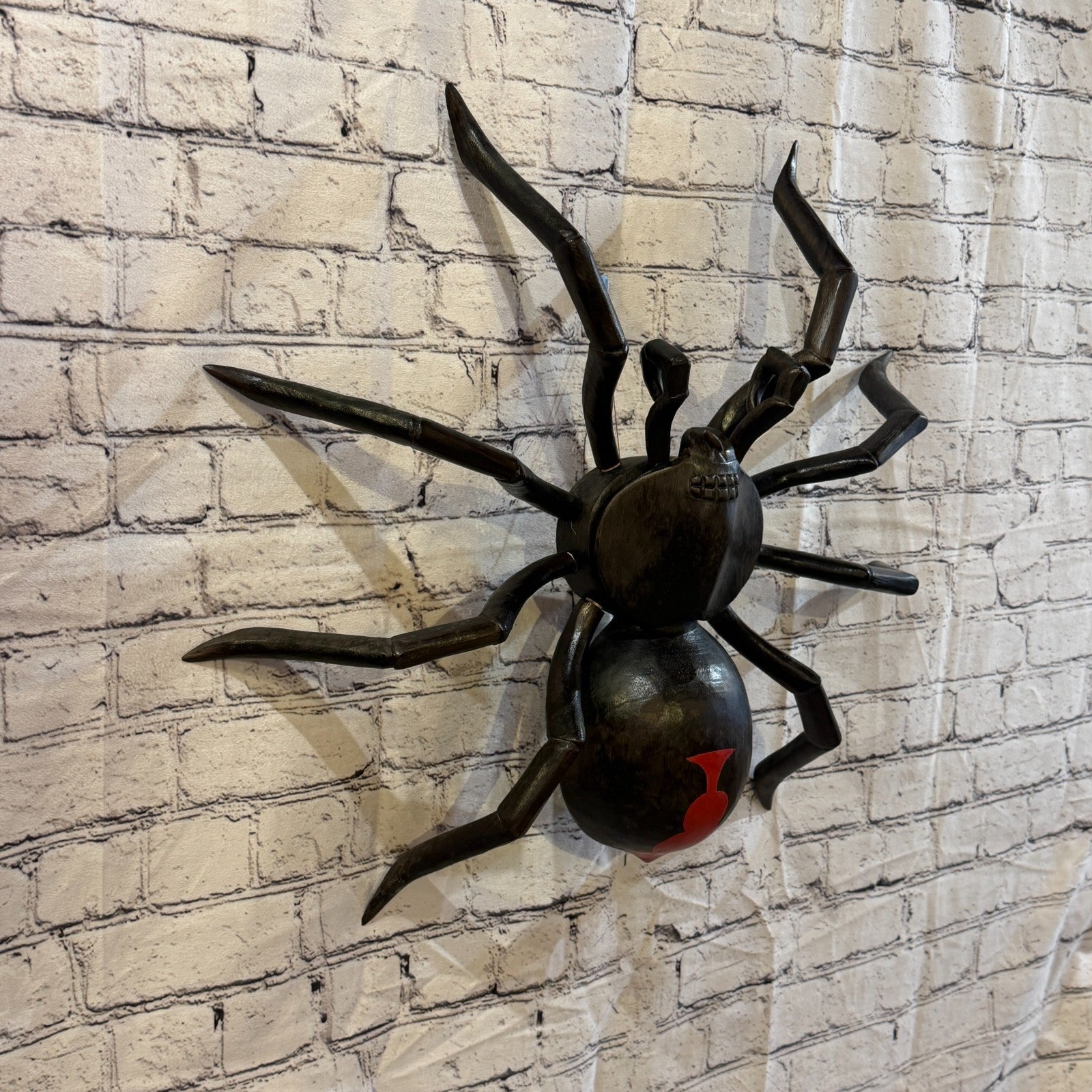 45cm x 35cm Black Widow Wooden Spider Carving Hand Walking Tarantula Statue0