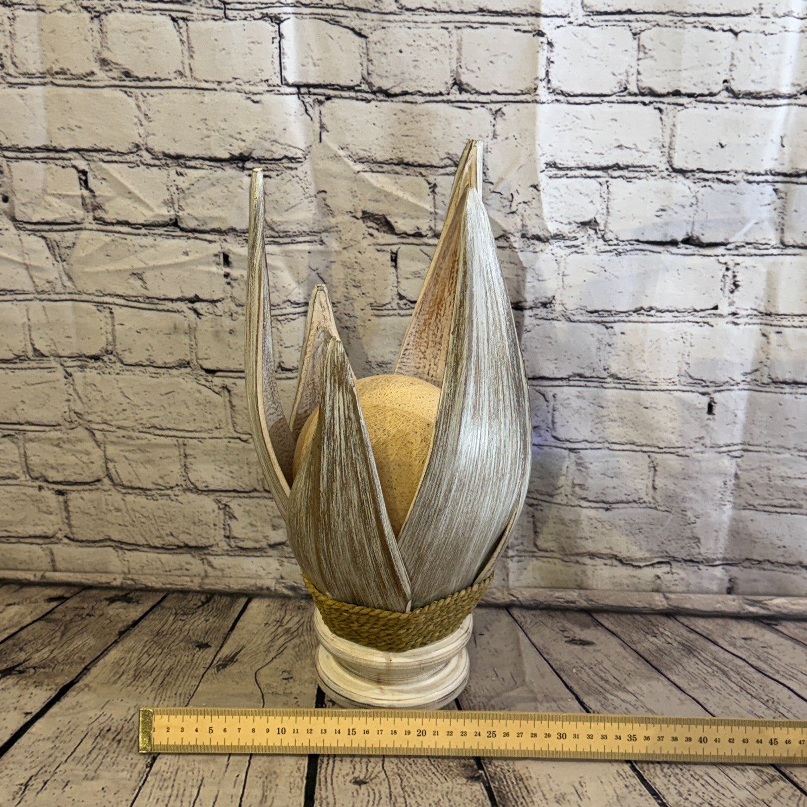 White Light White Natural 40cm Tall Leaf Lamp Twist LED UK Mains Plug Design 114