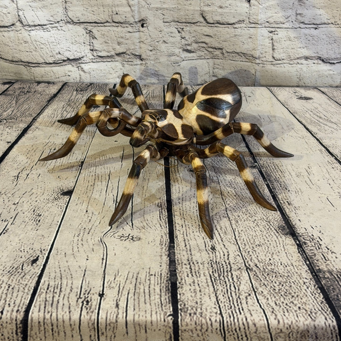 30cm x 25cm Wooden Spider Carving Hand Carved Walking Spider Tarantula Statue3