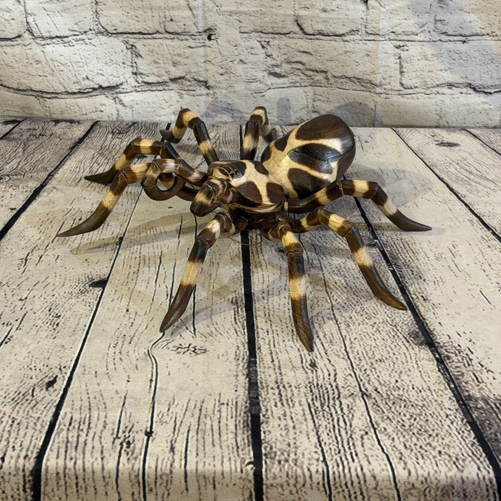 30cm x 25cm Wooden Spider Carving Hand Carved Walking Spider Tarantula Statue3