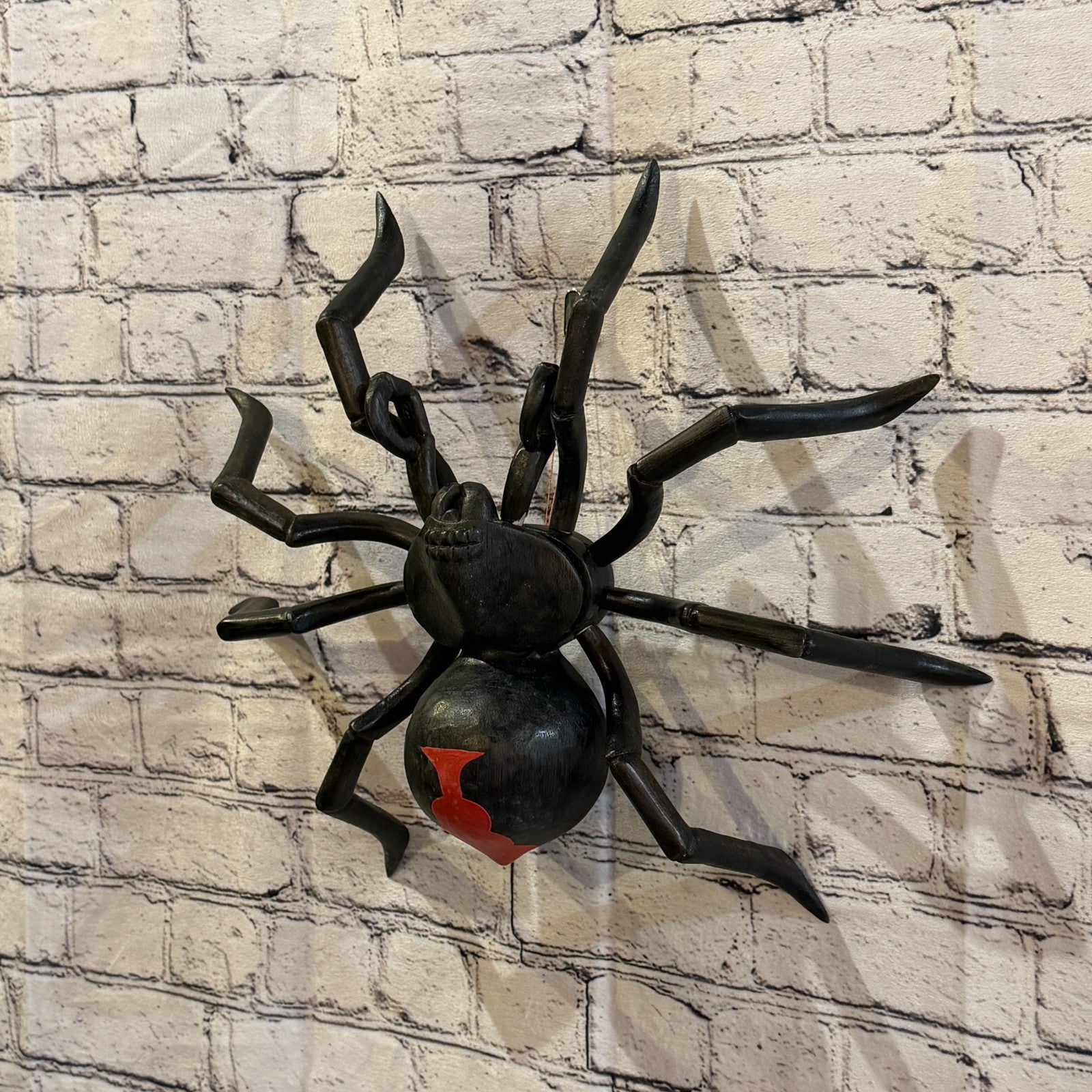 40cm x 30cm Black Widow Wooden Spider Carving Hand Walking Tarantula Statue1