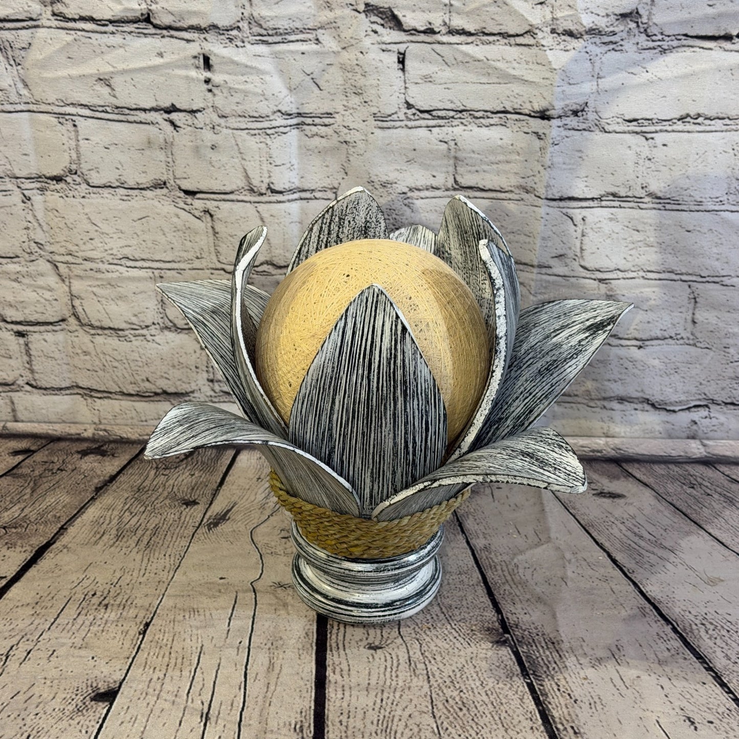 White Light Silver Natural 25cm Tall Leaf Lamp Twist LED UK Mains Plug Design 90