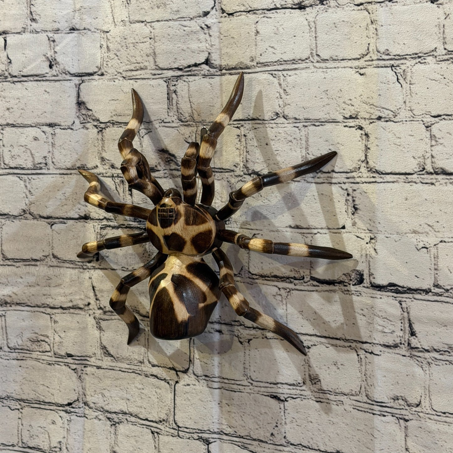 30cm x 25cm Wooden Spider Carving Hand Carved Walking Spider Tarantula Statue1