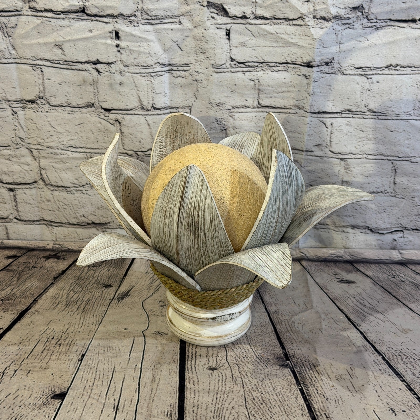 White Light White Natural 25cm Tall Leaf Lamp Twist LED UK Mains Plug Design 92