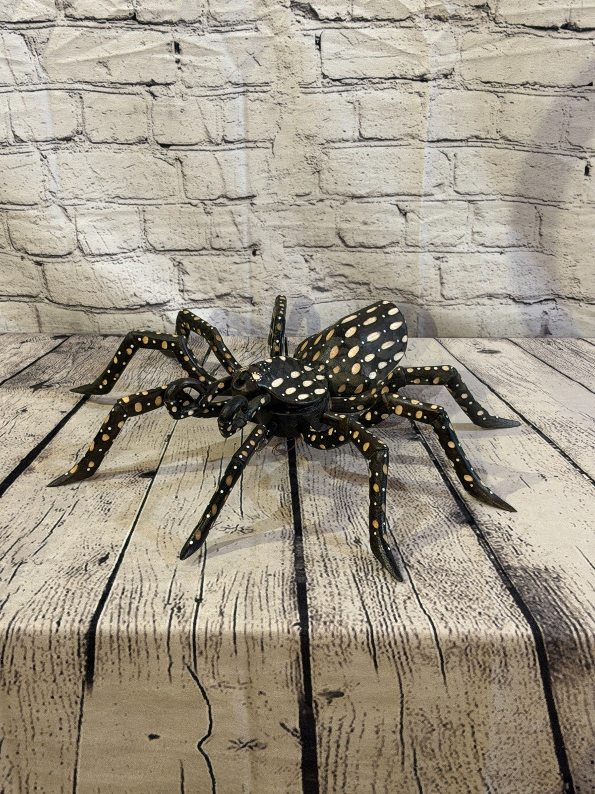 40cm x 30cm Brown Spots Wooden Spider Carving Hand Walking Tarantula Statue3