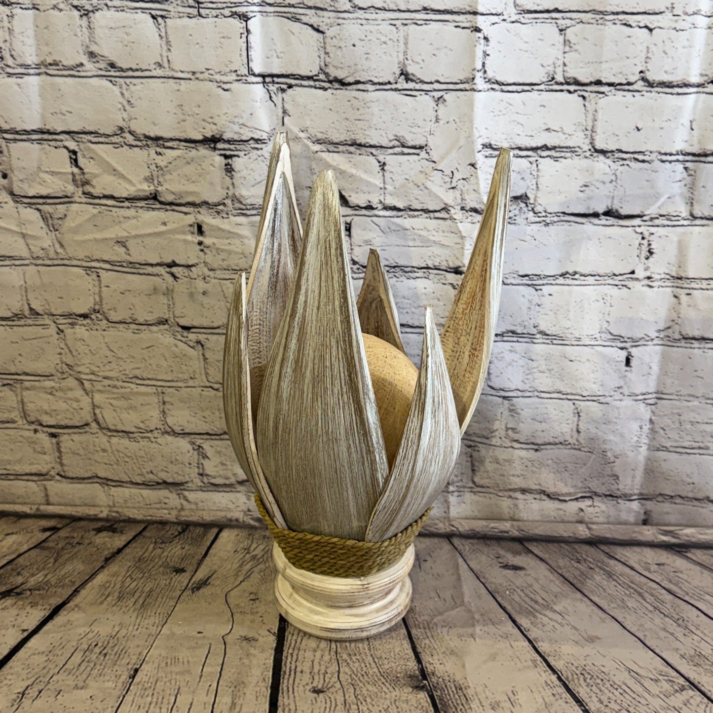 White Light White Natural 40cm Tall Leaf Lamp Twist LED UK Mains Plug Design 111
