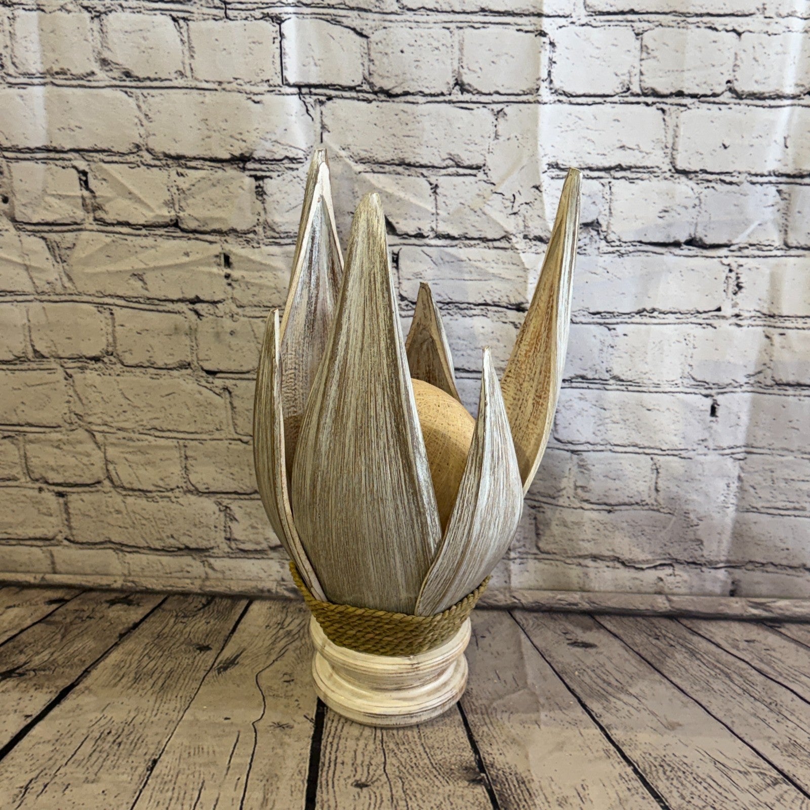 White Light White Natural 40cm Tall Leaf Lamp Twist LED UK Mains Plug Design 111
