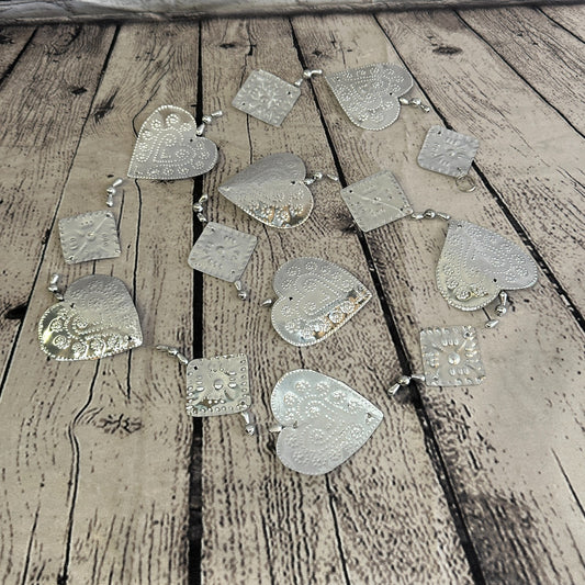 Aluminium Stamped Sitting Heart String Wall Hangings Home Decoration0