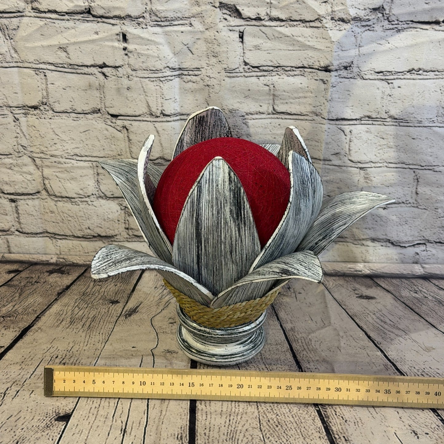 Red Light Silver Natural 25cm Tall Leaf Lamp Twist LED UK Mains Plug Design 95
