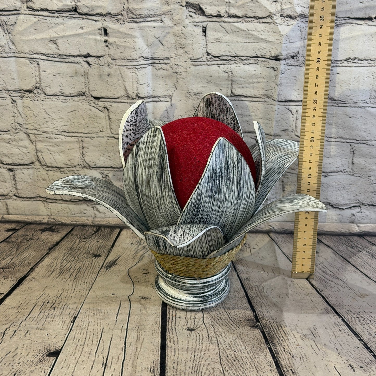 Red Light Silver Natural 25cm Tall Leaf Lamp Twist LED UK Mains Plug Design 93