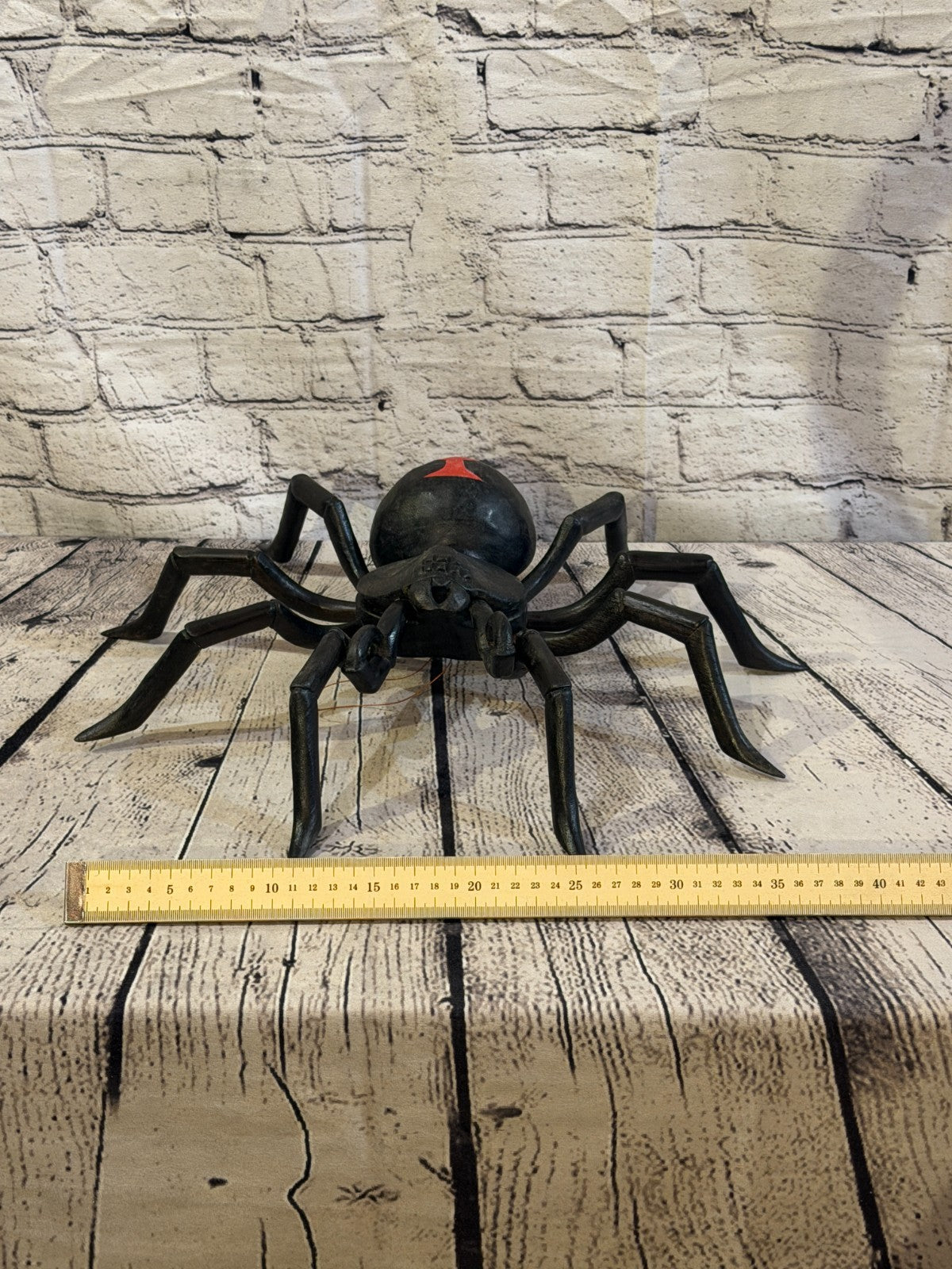 40cm x 30cm Black Widow Wooden Spider Carving Hand Walking Tarantula Statue8