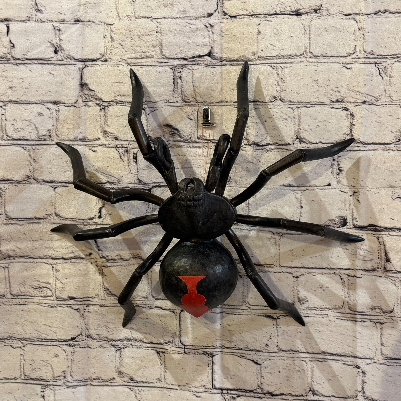 40cm x 30cm Black Widow Wooden Spider Carving Hand Walking Tarantula Statue2