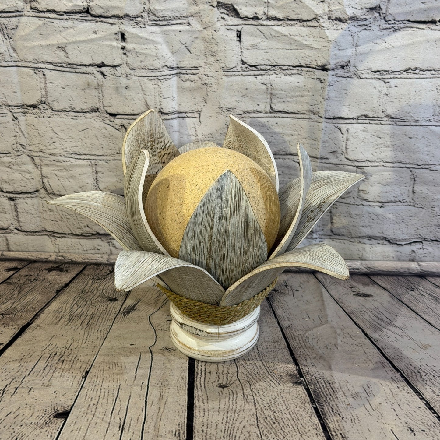 White Light White Natural 25cm Tall Leaf Lamp Twist LED UK Mains Plug Design 91