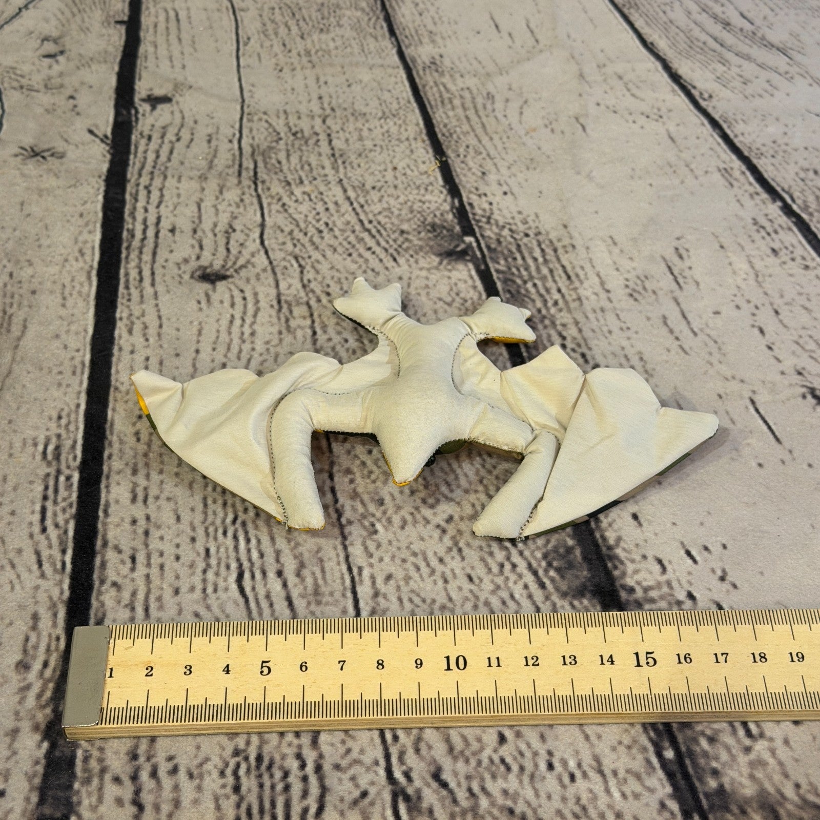 Colourful Sand Animal Bat Toy Party Stocking Filler Stress Relief Fidget 10cm2