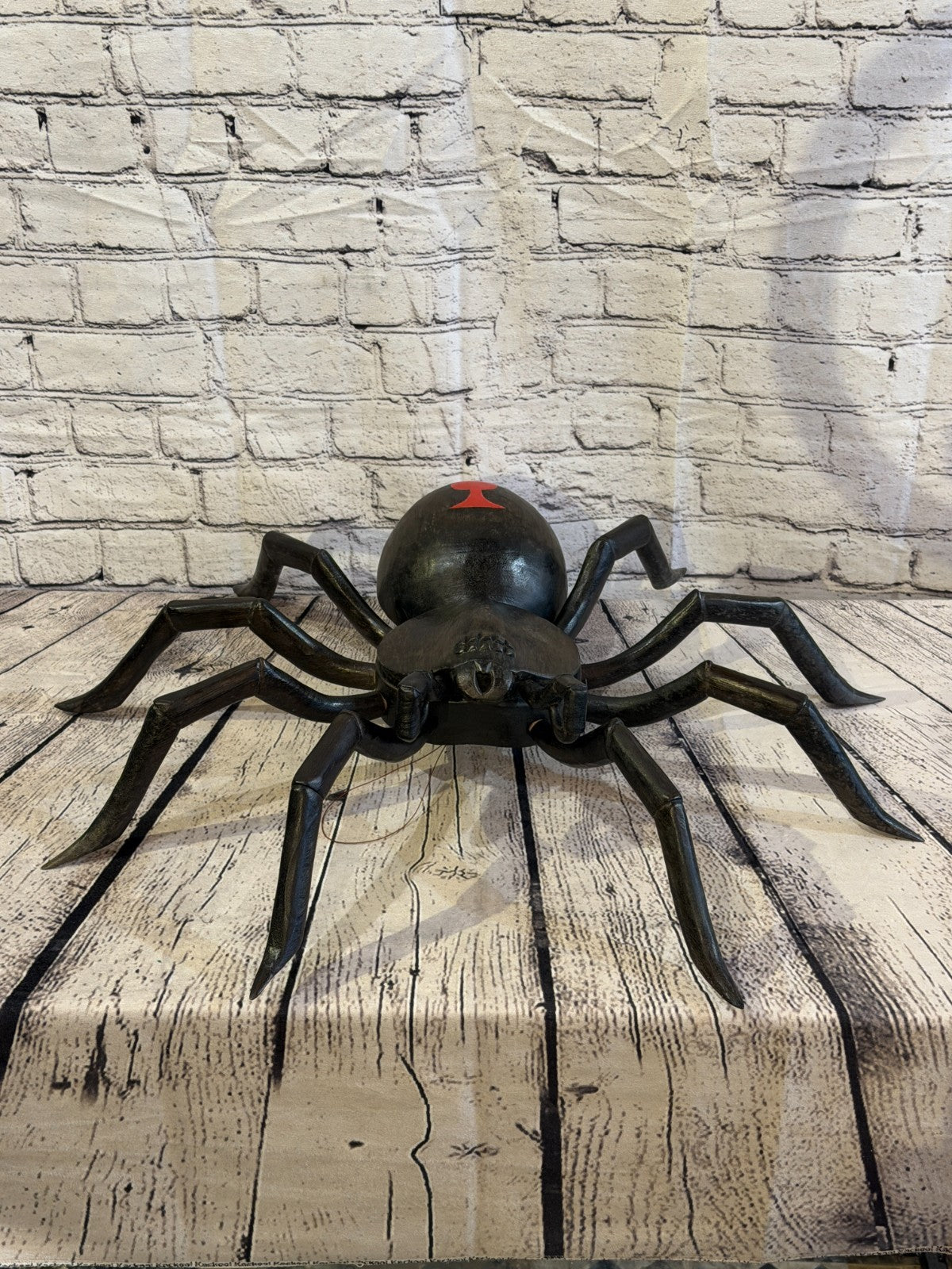 45cm x 35cm Black Widow Wooden Spider Carving Hand Walking Tarantula Statue4
