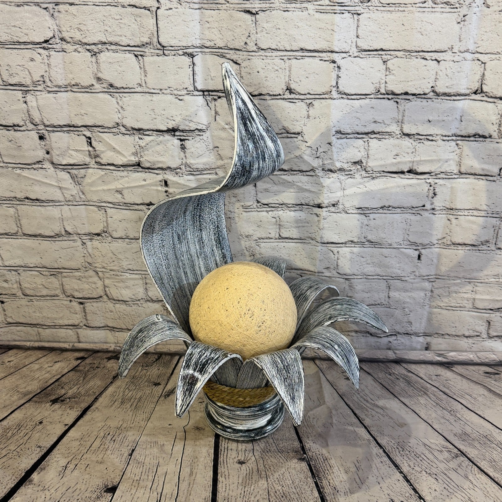 White Light Silver Natural 50cm Tall Leaf Lamp Twist LED UK Mains Plug Design 72