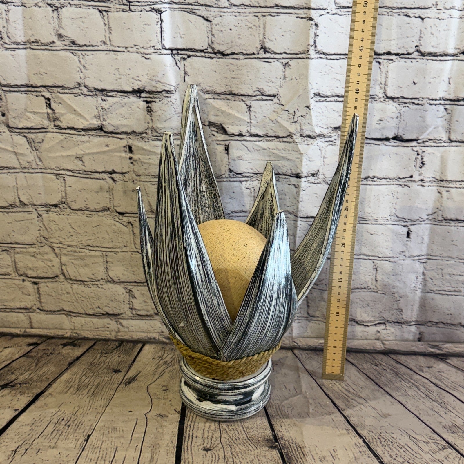 White Light Silver Natural 40cm Tall Leaf Lamp Twist LED UK Mains Plug Desige 113
