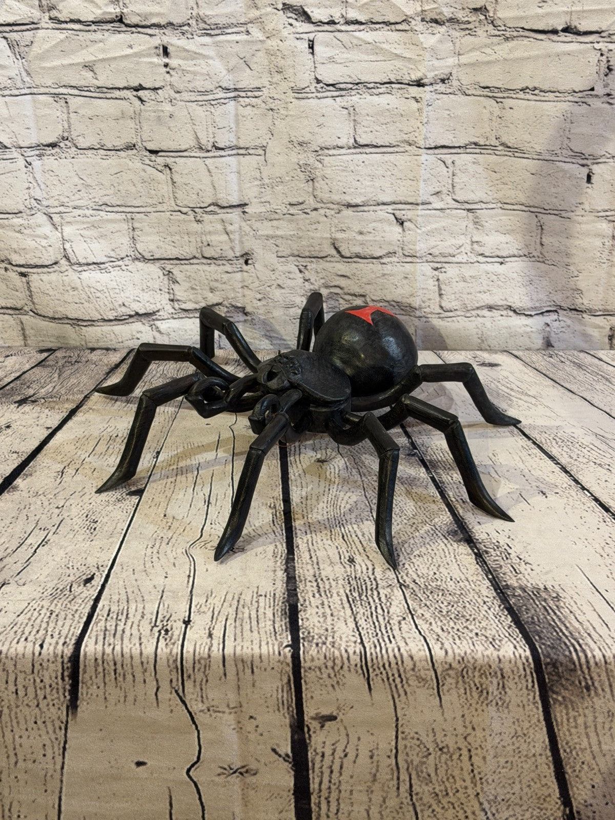 40cm x 30cm Black Widow Wooden Spider Carving Hand Walking Tarantula Statue3